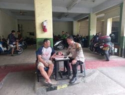 Bhabinkamtibmas Kebon Kacang Sambangi Warga RW 06, Sampaikan Imbauan Kamtibmas Sebagai Cooling System