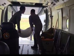 Bantu Percepat Distribusi Logistik, TNI AL Salurkan Bantuan Bencana Alam Melalui Udara Ke Takengon Aceh