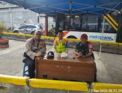 Bhabinkamtibmas Kampung Bali Sambangi Pos Pantau Stasiun Tanah Abang untuk Jaga Stabilitas Kamtibmas