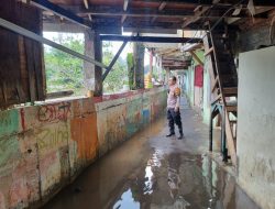 Bhabinkamtibmas Karet Tengsin Monitoring Genangan Air di RT 01–04 RW 07 Akibat Luapan Kali Krukut