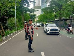 Polri Gelar Strong Point Sore Hari di Bulan Ramadhan Hari Ke-6, Urai Kemacetan di Kawasan Thamrin City