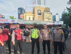 Polri Hadir Mengawal Senyum Warga di Bazar Takjil Ramadan Pasar Benhil