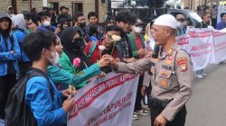 Buka Bersama di Lokasi Unjuk Rasa, Polda Metro Jaya Kedepankan Kebersamaan dan Sikap Humanis