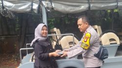 Sentuhan Humanis Polri, Polsek Metro Menteng Bagikan Nasi Siap Saji