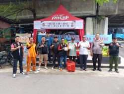 Bhabinkamtibmas dan Pokdarkamtibmas Menteng Tebar Kepedulian Ramadan, Bagikan 100 Takjil Untuk Warga