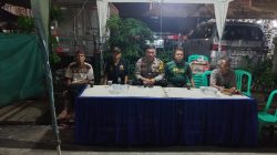 Bhabinkamtibmas Sambangi Ketua RT dan Warga RW 09 Kebon Kacang Malam Hari, Perkuat Sinergi dan Sampaikan Pesan Kamtibmas