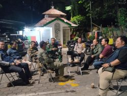 Bhabinkamtibmas Bersama Tiga Pilar Koordinasi Kewilayahan di Kelurahan Karet Tengsin, Antisipasi Gangguan Kamtibmas di Bulan Ramadhan