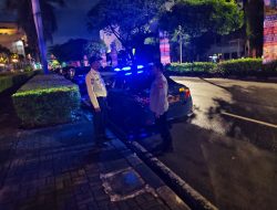 Patroli Dialogis Dini Hari Unit 1053 di Jalan Asia Afrika, Antisipasi Gangguan Kamtibmas Ciptakan Ramadhan Aman