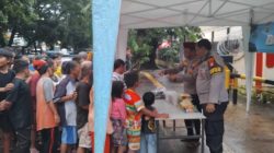 Polsek Senen Bagikan Takjil kepada Warga dalam Program ‘POLRI Berbagi’ di Bulan Ramadhan