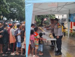 Polsek Senen Bagikan Takjil kepada Warga dalam Program ‘POLRI Berbagi’ di Bulan Ramadhan