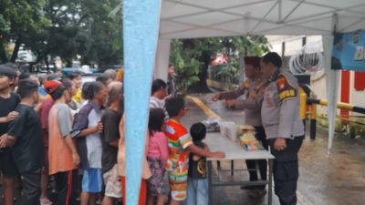 Polsek Senen Bagikan Takjil kepada Warga dalam Program ‘POLRI Berbagi’ di Bulan Ramadhan