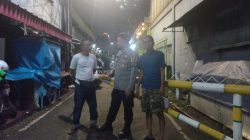 Bhabinkamtibmas Kebon Kacang Sambangi Pos Satkamling RW 06, Imbau Warga Tingkatkan Kewaspadaan