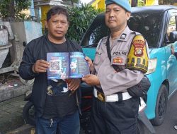 Propam Polsek Johar Baru Bagikan Brosur Pengaduan Cepat, Antisipasi Penyalahgunaan Wewenang