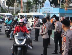 “Siap Terlihat dan Bermanfaat” – Ditpamobvit Polda Metro Jaya Bagikan 1.000 Takjil untuk Masyarakat