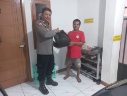 Bhabinkamtibmas Kebon Kacang Hadir untuk Masyarakat, Salurkan Bantuan di Wilayah Slum Area