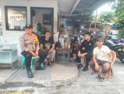 Patroli Sore, Polisi Sambangi Gedung UKM RW 10 Johar Baru untuk Jaga Kamtibmas