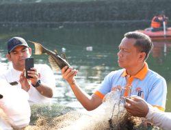Tekan Populasi Ikan Sapu-Sapu, Pemkot Jaktim Gelar Operasi Serentak