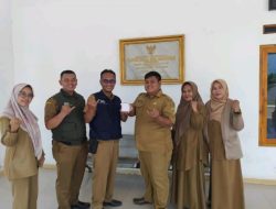 117 Kartu Identitas Anak Dibagikan di Tanjungsari, Dukcapil Bogor Lakukan Jemput Bola