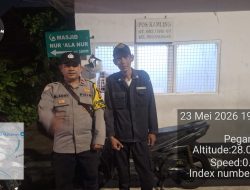 Bhabinkamtibmas Pegangsaan Sambang Satkamling RT 02 RW 07 Siaga Jaga Kamtibmas