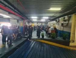 Polisi Kawal Aksi Damai Sekuriti Pasar Metro di Lantai 8 Pengelola Pasar Tanah Abang