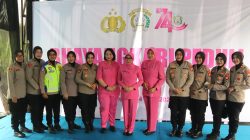 Polwan Polda Metro Jaya Hadir Bantu Warga Bojongsari Lewat Air Bersih dan Sembako*