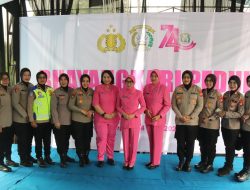 Polwan Polda Metro Jaya Hadir Bantu Warga Bojongsari Lewat Air Bersih dan Sembako*