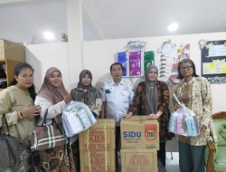 Gerakan Berbagi Siswa SMAN 11, 1.720 Buku untuk Anak NTT